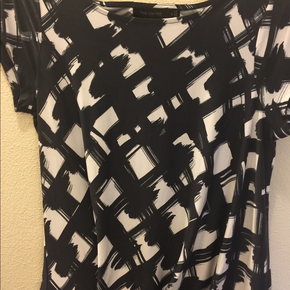 Like new Limited black and white blouse